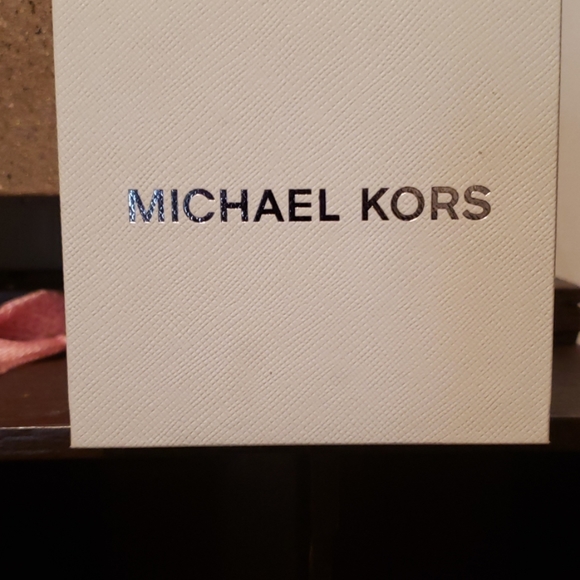 Micheal Kors watch - Picture 3 of 4